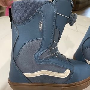 VANS SNOWBOARD BOOTS
